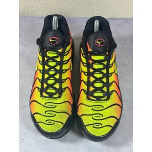 Nike Air Max Plus Shoes Womens 9.5 Volt Orange Black Sneakers AQ9979-001